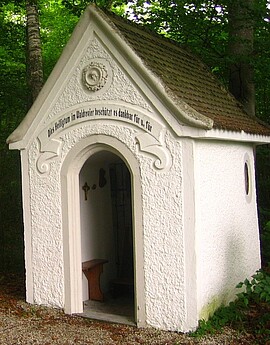 Banner Maiandacht Josefikapelle mit Stubnmusi und Männerchor